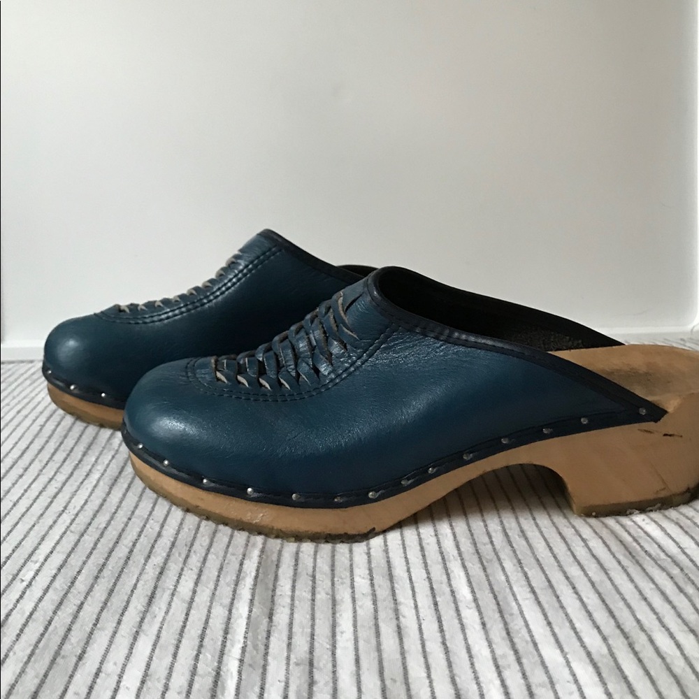 HOLJE Vtg. Swedish leather blue clogs / Sz 9 1/2